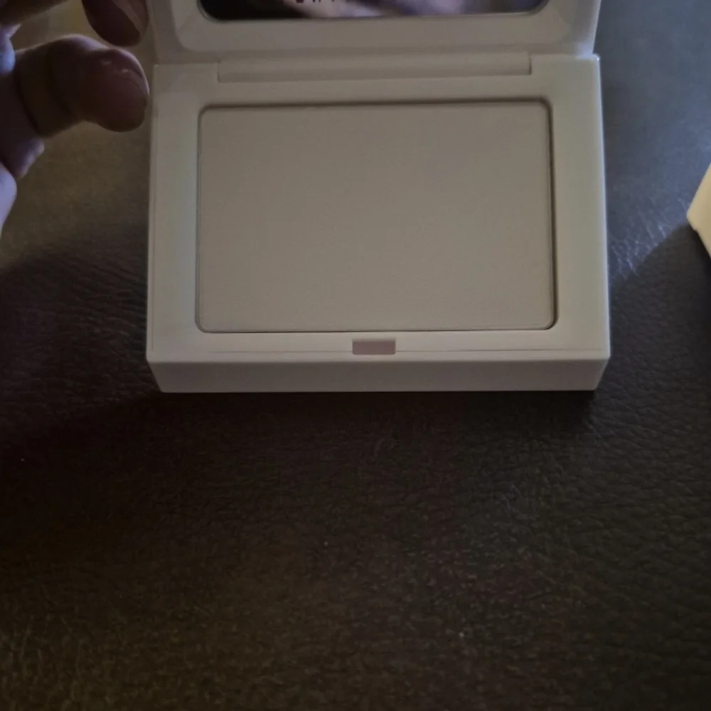 Fenty Beauty Invisimatte Blotting Powder Universal - Picture 3 of 7
